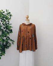 Load image into Gallery viewer, Ruffle Neck Pom Pom Top - Circle