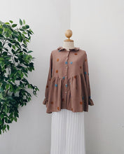 Load image into Gallery viewer, Ruffle Neck Pom Pom Top - Circle