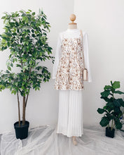 Load image into Gallery viewer, Korean Floral Slip On Top