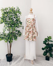 Load image into Gallery viewer, Korean Floral Slip On Top