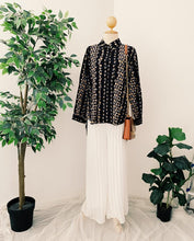 Load image into Gallery viewer, Diamond Collar Top's