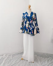 Load image into Gallery viewer, Asymmetrical Printed Tops - Parc
