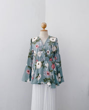 Load image into Gallery viewer, Asymmetrical Printed Tops - Parc
